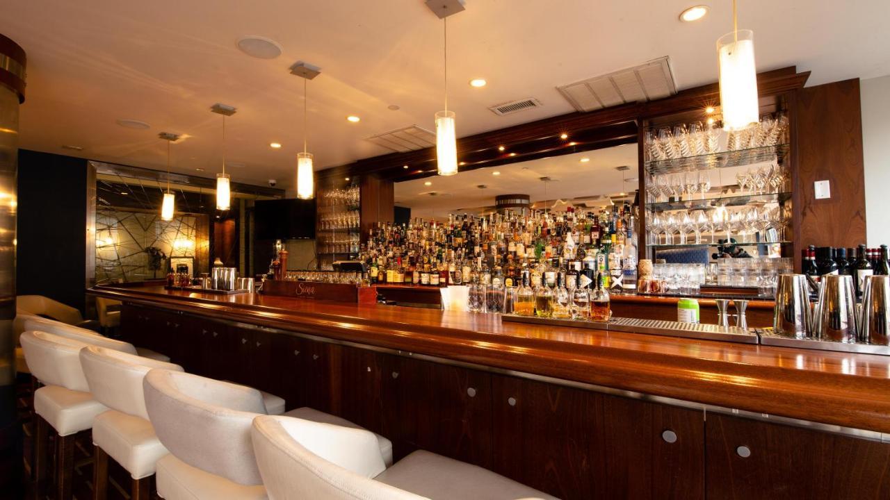 The Watershed Norwalk Hotel Екстериор снимка