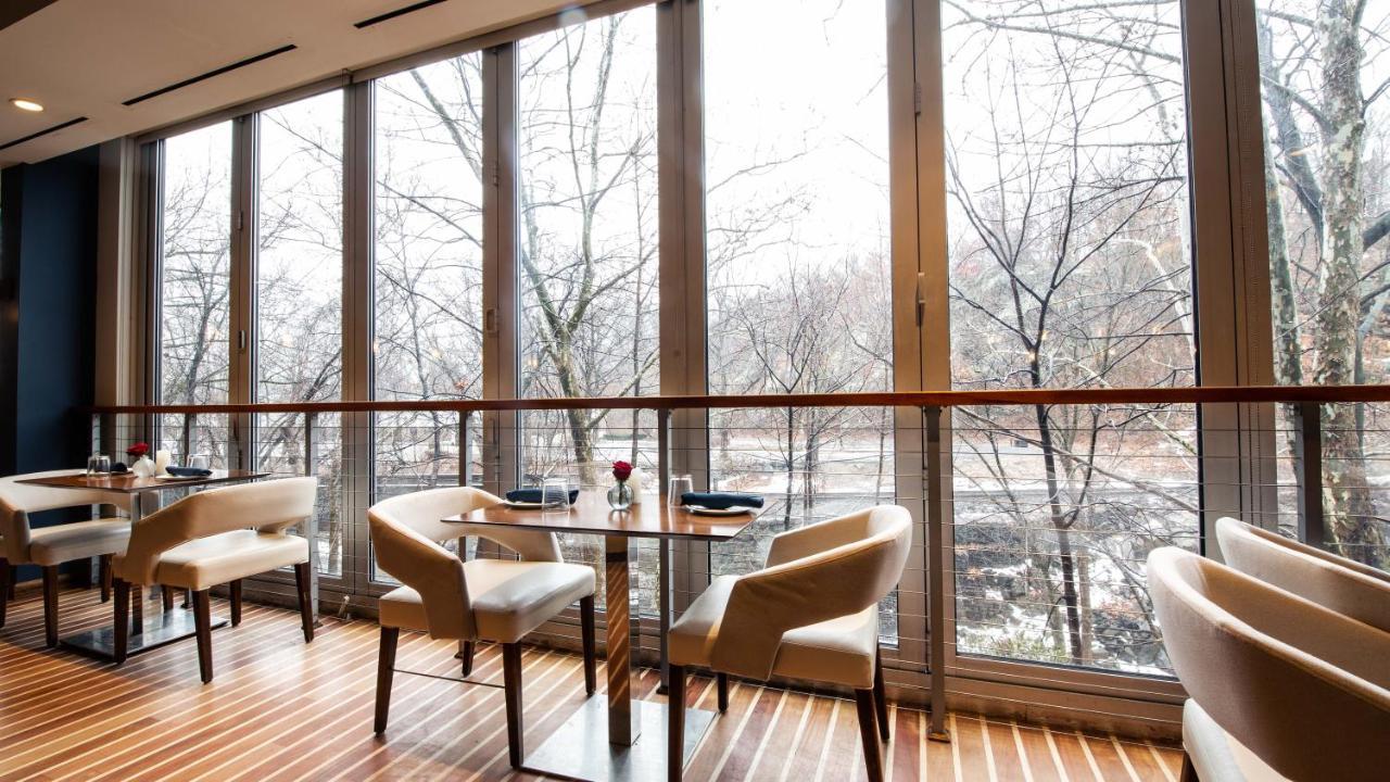 The Watershed Norwalk Hotel Екстериор снимка