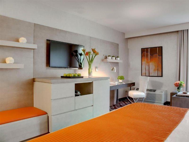The Watershed Norwalk Hotel Екстериор снимка