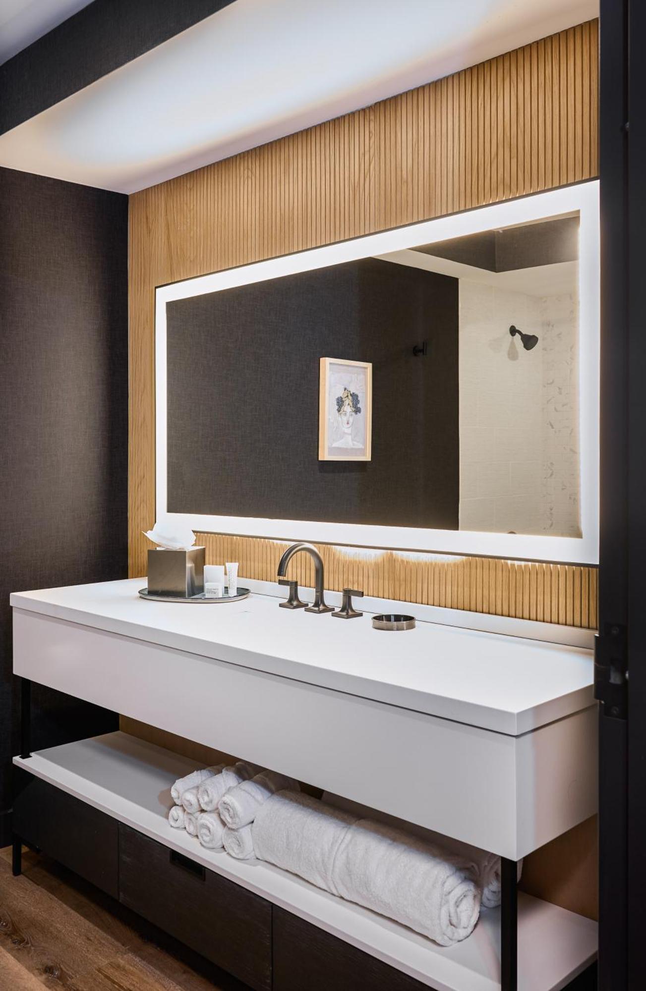 The Watershed Norwalk Hotel Екстериор снимка