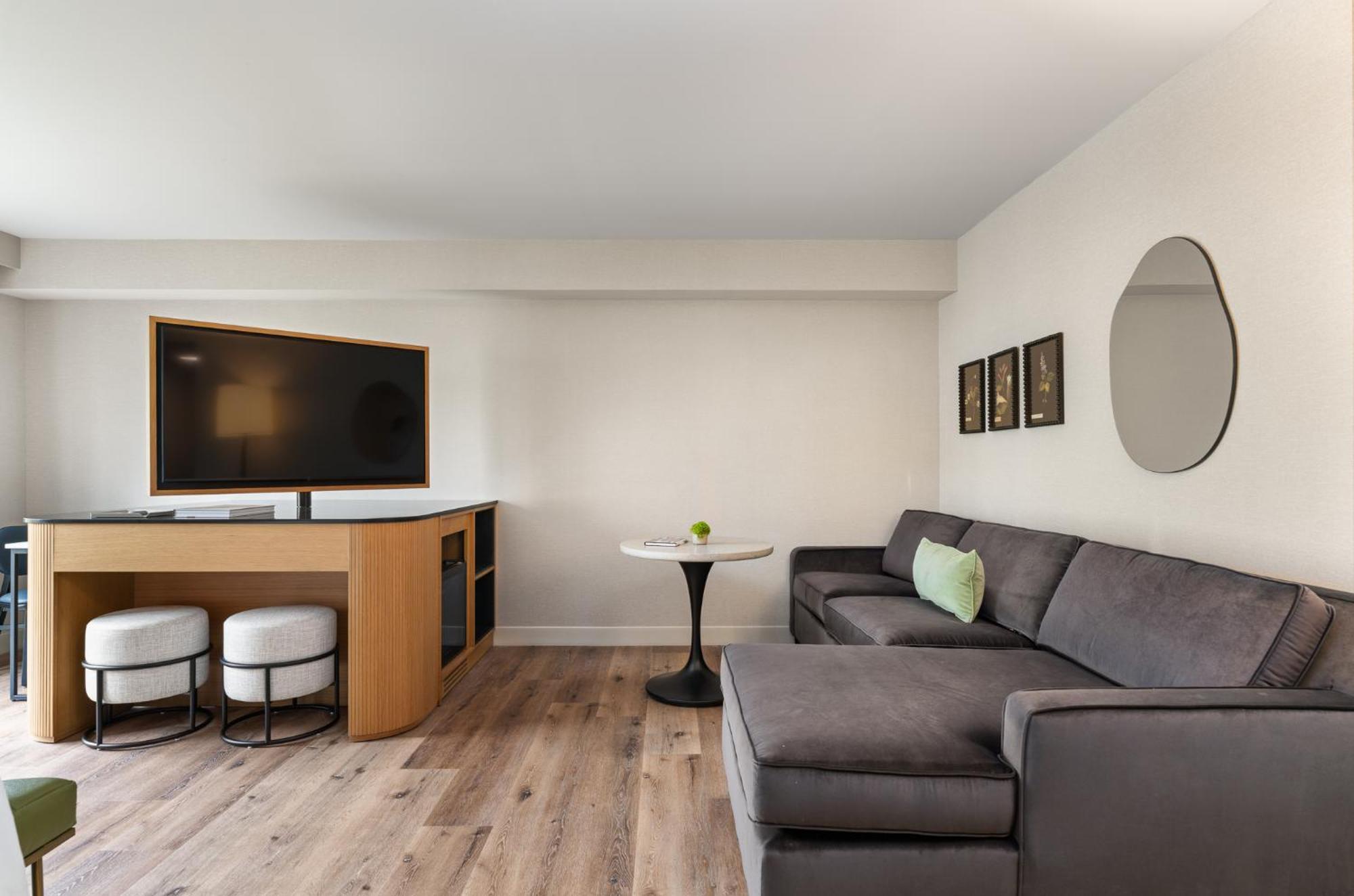 The Watershed Norwalk Hotel Екстериор снимка