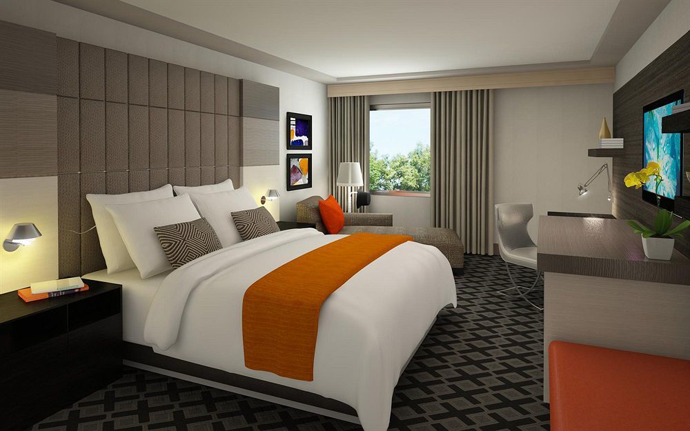 The Watershed Norwalk Hotel Екстериор снимка