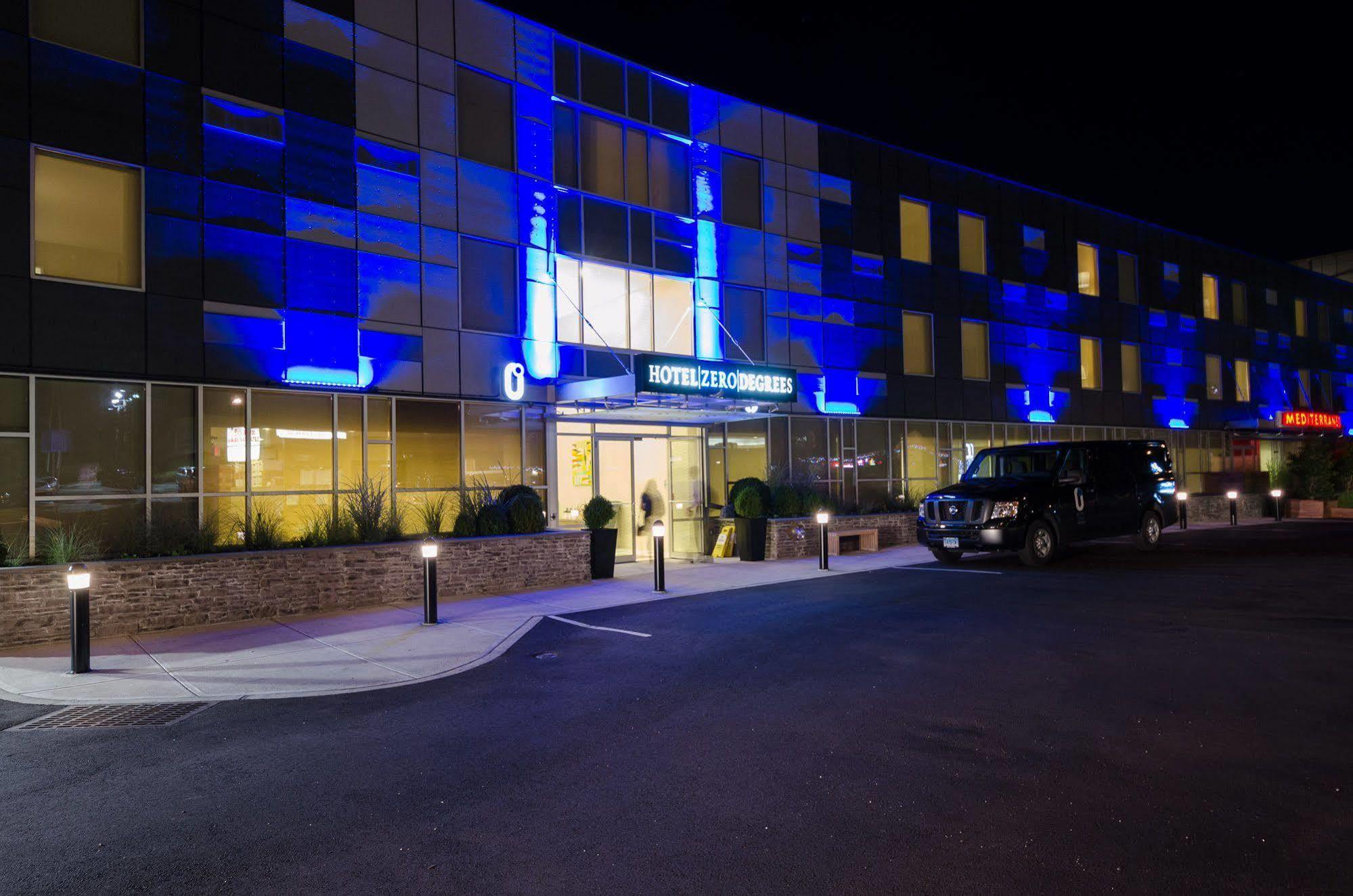 The Watershed Norwalk Hotel Екстериор снимка